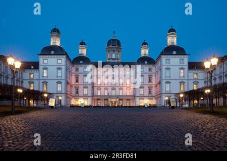 Castello di Bensberg in serata, Althoff Grandhotel, Bergisch Gladbach, Germania, Europa Foto Stock