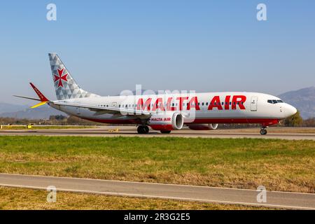 Malta Air Boeing 737-8-200 MAX Aircraft Aeroporto di Bergamo in Italia Foto Stock