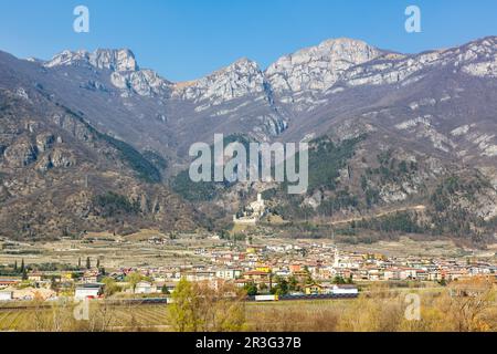 Castello di Avio paesaggio castello a Trento Alpi montagne in Italia Foto Stock