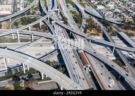 Intersection Century Harbor Freeway Highway America Traffic Roads vista aerea a Los Angeles, USA Foto Stock