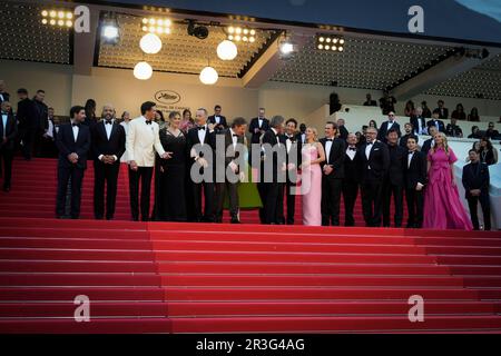Cannes, Francia. 23rd maggio, 2023. (Da L a R) Jason Schwartzman, Jeffrey Wright, Rupert Friend, Rita Wilson, Tom Hanks, Bryan Cranston, Maya Hawke, Wes Anderson, Adrien Brody, Scarlett Johansson, Matt Dillon, Steve Carell, Steve Park, Jake Ryan e Hope Davis partecipano al tappeto rosso ''asteroide City'' durante il 76th° festival annuale del cinema di Cannes al Palais des Festivals il 23 maggio 2023 a Cannes, Francia. (Foto di Daniele Cifala/NurPhoto) Credit: NurPhoto SRL/Alamy Live News Foto Stock