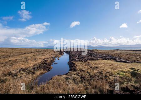 Estrazione di torba da una torbiera su Achill Island, County Mayo, Irlanda Foto Stock