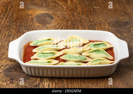 Conchiglino italiano in casseruola Foto Stock