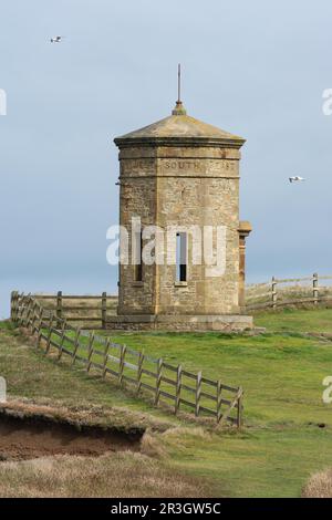 BUDE, CORNOVAGLIA, Regno Unito - 15 AGOSTO : Compass Tower sulla cima della scogliera a Bude, Cornovaglia il 15 agosto 2013 Foto Stock