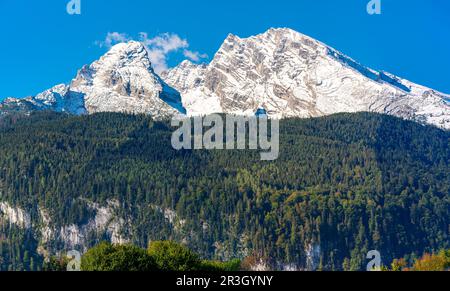 Il massiccio di Watzmann con il picco medio di Watzmann è la terza montagna più alta della Germania Foto Stock