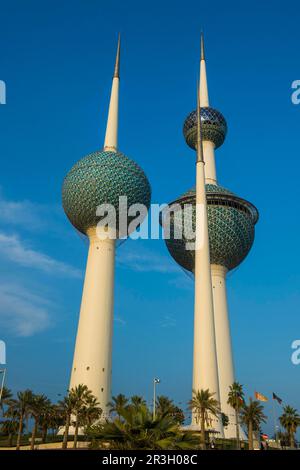 Il Kuwait, simbolo del Kuwait, si erge nella città di Kuwait, Kuwait Foto Stock