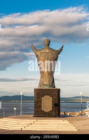 Statua di San Nicola, città siberiana di Anadyr, provincia di Chukotka, Estremo Oriente russo Foto Stock