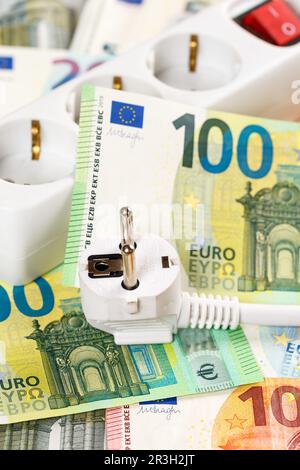 Prezzo dell'elettricità icona immagine costo dell'alimentazione elettrica con cavo elettrico cavo elettrico formato verticale Foto Stock