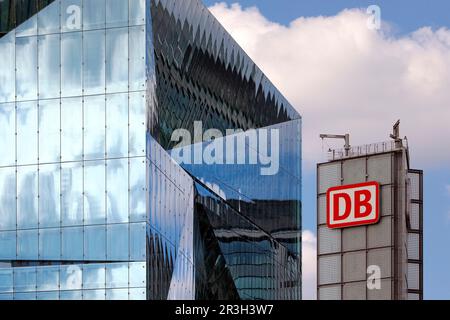 Cube Berlin and DB Logo, Washingtonplatz, Berlino, Germania, Europa Foto Stock