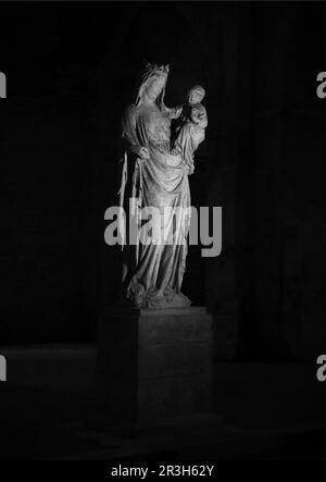 COSTA AZZURRA (21) MONTBARD. VIERGE A L'ENFANT DE L'ABBAYE DE FONTENAY, IMPERSCRITE EN 1981 AU PATRIMOINE MONDIAL DE L'HUMANITE PAR L'UNESCO. FONDEE AU XIIEM Foto Stock