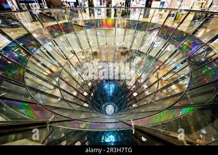 Imbuto in vetro, un particolare del design degli interni del grande magazzino Galeries Lafayette di Berlino Foto Stock