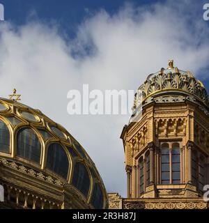 Cupola di Tambour ricoperta di costolette dorate, Sinagoga Nuova, Berlino, Germania, Europa Foto Stock