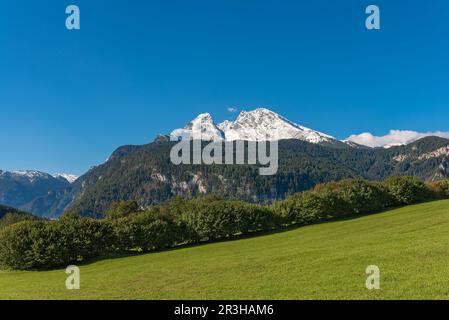 Il massiccio di Watzmann con il picco medio di Watzmann è la terza montagna più alta della Germania Foto Stock