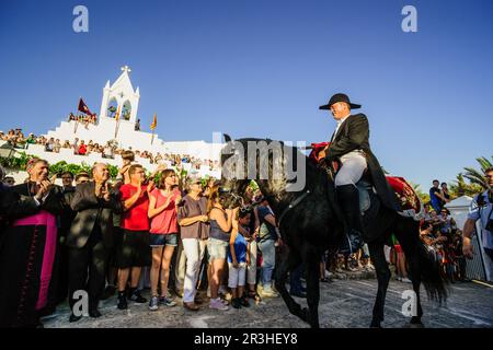 Misa vespertina - Vespres-, Ermita de Sant Joan Gran. Fiestas de Sant Joan. Ciutadella.,Menorca Islas Baleares,España. Foto Stock