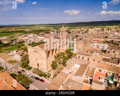 La Iglesia de Sant Pere, edificado duranti los períodos del renacimiento y del barroco, entre los siglos XVI y XVIII, Petra, Maiorca, isole Baleari, Spagna, Europa. Foto Stock