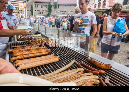 Hot Dog, salchicha de franckfurt, mercado al aire libre, Münsterplattz, Friburgo de Brisgovia, Germania, Europa. Foto Stock