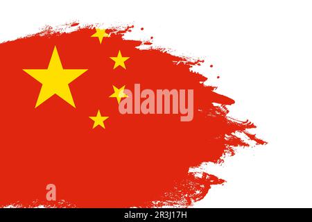 Bandiera cinese su un pennello a tratti colorato dipinto sfondo bianco isolato con spazio copia Foto Stock