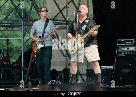 Milano Italia 1996-07-11: Concerto dal vivo di Lyle Workman e Frank Black al Parco Acquatica Foto Stock