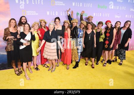 23 maggio 2023, Beverly Hills, California, Stati Uniti: Kris Tompkins (5th da L) e gli ospiti partecipano al Los Angeles National Geographic Documentary Films ''Wild Life'' premiere. (Credit Image: © Billy Bennight/ZUMA Press Wire) SOLO PER USO EDITORIALE! Non per USO commerciale! Foto Stock