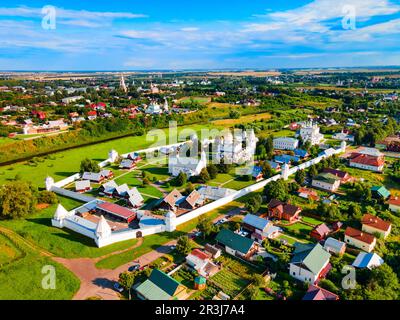 Intercessione o Monastero di Pokrovsky vista panoramica aerea nella città di Suzdal, anello d'Oro della Russia Foto Stock