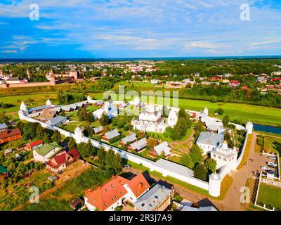 Intercessione o Monastero di Pokrovsky vista panoramica aerea nella città di Suzdal, anello d'Oro della Russia Foto Stock