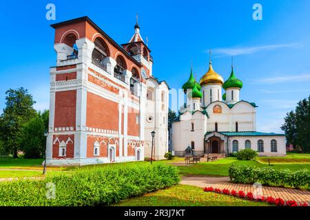 La Cattedrale della Trasfigurazione del Salvatore e Belfry o Campanile presso il Monastero del Salvatore di Sant'Eutimio nella città di Suzdal, anello d'Oro di Foto Stock