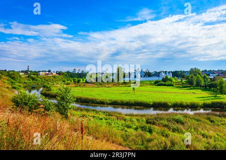 Intercessione o Monastero di Pokrovsky vista panoramica aerea nella città di Suzdal, anello d'Oro della Russia Foto Stock