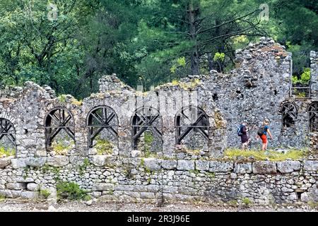 Visita le rovine Olympos, Via Licia, Parco Nazionale Olympos Beydagları, Turchia Foto Stock
