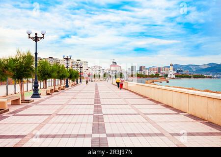 Argine nel centro della città di Novorossiysk. Novorossiysk è il porto principale sul Mar Nero a Krasnodar Krai, Russia. Foto Stock