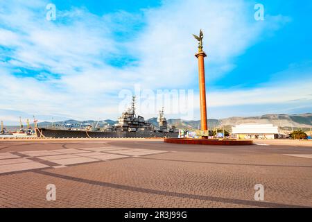 Argine nel centro della città di Novorossiysk. Novorossiysk è il porto principale sul Mar Nero a Krasnodar Krai, Russia. Foto Stock