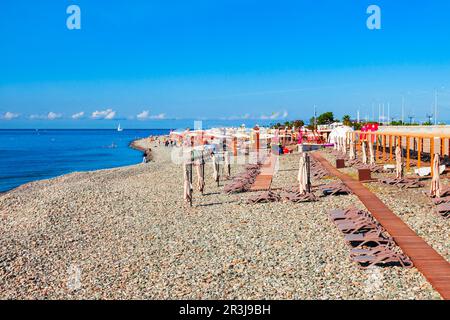 Imeretinsky Beach a Sochi resort città in Krasnodar Krai, Russia Foto Stock