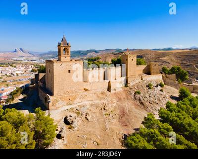 Alcazaba di Antequera vista panoramica aerea. L'Alcazaba di Antequera è una fortezza moresca nella città di Antequera, nella provincia di Malaga Foto Stock