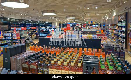 Negozio duty free a Bodrum Milas, Aeroporto (aeroportuale BJV) Terminal Internazionale, aperto 2013 in Provincia di Mugla, Turchia. Foto Stock