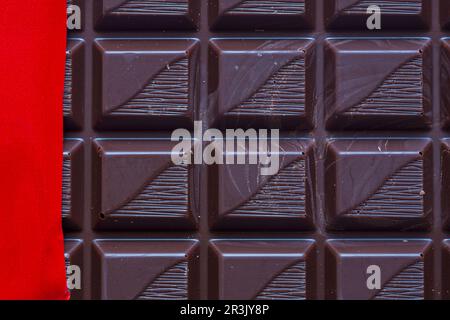 Cadbury Bournville classico cioccolato fondente barra unwrapped per mostrare i contenuti - Cadburys cioccolato Foto Stock