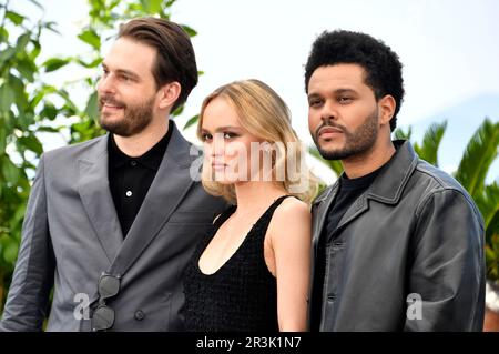 Sam Levinson, Lily-Rose Depp und Abel 'The Weeknd' Tesfaye beim Photocall zur HBO-Dramaserie 'The Idol' auf dem Festival de Cannes 2023 / 76. Internationale Filmfestspiele von Cannes am Palais des Festivals. Cannes, 23.05.2023 Foto Stock