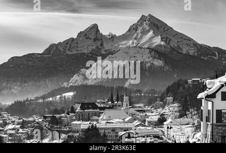 Foto in bianco e nero di City Berchtesgaden e Mountain Watchmann Foto Stock