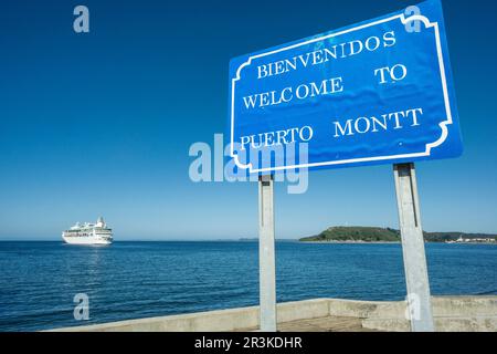 Il crucero frente a la Costanera, Puerto Montt , provincia de Llanquihue, Región de Los Lagos.Patagonia, República de Chile,América Del Sur. Foto Stock