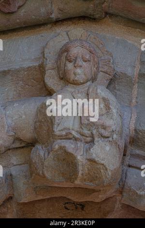 Antigua portada del Hospital de San Juan de acro en el cementerio municipal, estilo romanico, Navarrete, La Rioja, Spagna. Foto Stock