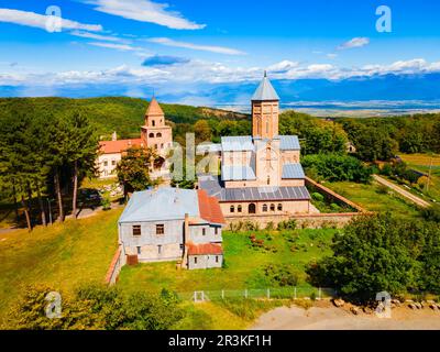 Vista panoramica aerea del nuovo monastero di Shuamta o del complesso del monastero di Akhali Shuamta a Kakheti. Kakheti è una regione della Georgia orientale con Telavi Foto Stock