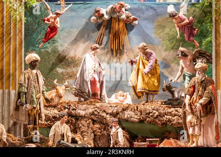 Presepe italiano - chiamato presepe - con presepe. Tradizionale scena religiosa di Natale. Foto Stock
