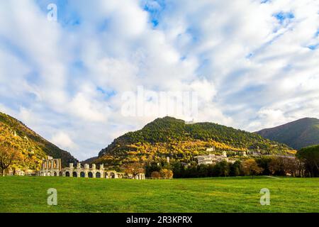 Il Gubbio sulle montagne umbre Foto Stock