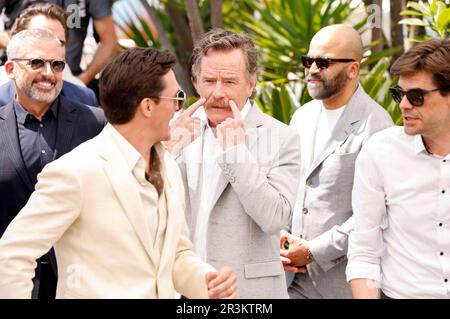 Matt Dillon, Bryan Cranston und Jeffrey Wright beim Photocall zum Kinofilm 'Asteroid City' auf dem Festival de Cannes 2023 / 76. Internationale Filmfestspiele von Cannes am Palais des Festivals. Cannes, 24.05.2023 Foto Stock