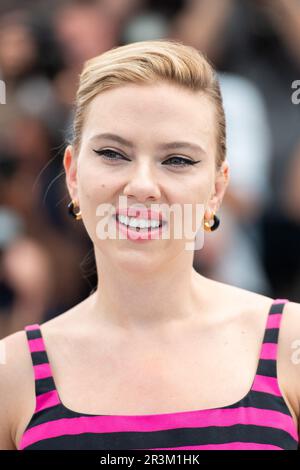 Cannes, Francia. 23rd maggio, 2023. Scarlett Johansson partecipa all'asteroide City Photocall nell'ambito del Festival del Cinema di Cannes 76th a Cannes, in Francia, il 23 maggio 2023. Foto di Aurore Marechal/ABACAPRESS.COM Credit: Abaca Press/Alamy Live News Foto Stock