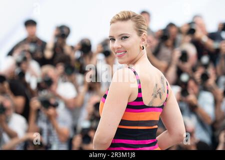 Cannes, Francia. 23rd maggio, 2023. Scarlett Johansson partecipa all'asteroide City Photocall nell'ambito del Festival del Cinema di Cannes 76th a Cannes, in Francia, il 23 maggio 2023. Foto di Aurore Marechal/ABACAPRESS.COM Credit: Abaca Press/Alamy Live News Foto Stock