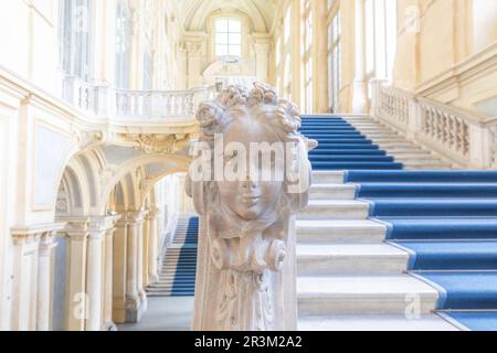 La scala barocca più bella d'Europa si trova a Palazzo Madama, Torino, Italia. Interni con lusso mar Foto Stock