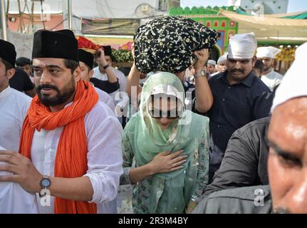 Ajmer, India. 21st maggio, 2023. L'attrice di Bollywood Sara Ali Khan ha visitato Ajmer Sharif Dargah, per cercare le benedizioni per il suo prossimo film Zara Hatke Zara Bachke ad Ajmer, India, il 21 maggio 2023. La commedia romantica è anche protagonista Vicky Kaushal ed è diretta da Laxman Utekar. (Foto di Shaukat Ahmed/Pacific Press/Sipa USA) Credit: Sipa USA/Alamy Live News Foto Stock