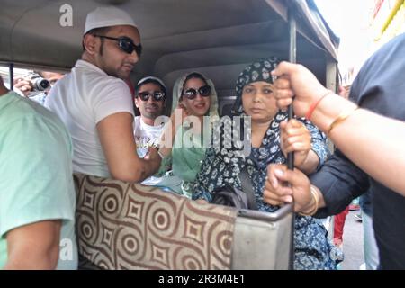 Ajmer, India. 21st maggio, 2023. L'attrice di Bollywood Sara Ali Khan ha visitato Ajmer Sharif Dargah, per cercare le benedizioni per il suo prossimo film Zara Hatke Zara Bachke ad Ajmer, India, il 21 maggio 2023. La commedia romantica è anche protagonista Vicky Kaushal ed è diretta da Laxman Utekar. (Foto di Shaukat Ahmed/Pacific Press/Sipa USA) Credit: Sipa USA/Alamy Live News Foto Stock