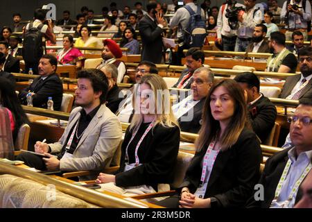 Srinagar, India. 23rd maggio, 2023. I delegati partecipano a un meeting turistico del G20 presso il centro congressi SKICC di Srinagar il 23 maggio 2023. Un incontro turistico del G20 è iniziato il 22 maggio sotto la stretta sicurezza nel Kashmir, amministrato dall'India, mentre Nuova Delhi cerca di proiettare un'immagine di normalità in una regione tormentata per decenni dalla violenza. (Foto di Mubashir Hassan/Pacific Press/Sipa USA) Credit: Sipa USA/Alamy Live News Foto Stock