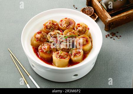 Cetriolo brasato con carne di maiale tritata ，cetriolo ripieni alla Hakka Foto Stock