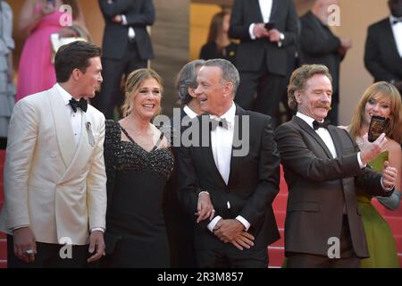 Cannes, Francia. 23rd maggio, 2023. CANNES, FRANCIA - MAGGIO 23: Jason Schwartzman, Jeffrey Wright, Rupert Friend, Rita Wilson, Tom Hanks, Bryan Cranston, Maya Hawke, Wes Anderson assistono al tappeto rosso "Asteroid City" durante il 76th° festival annuale di Cannes al Palais des Festivals il 23 maggio 2023 a Cannes. Credit: dpa/Alamy Live News Foto Stock